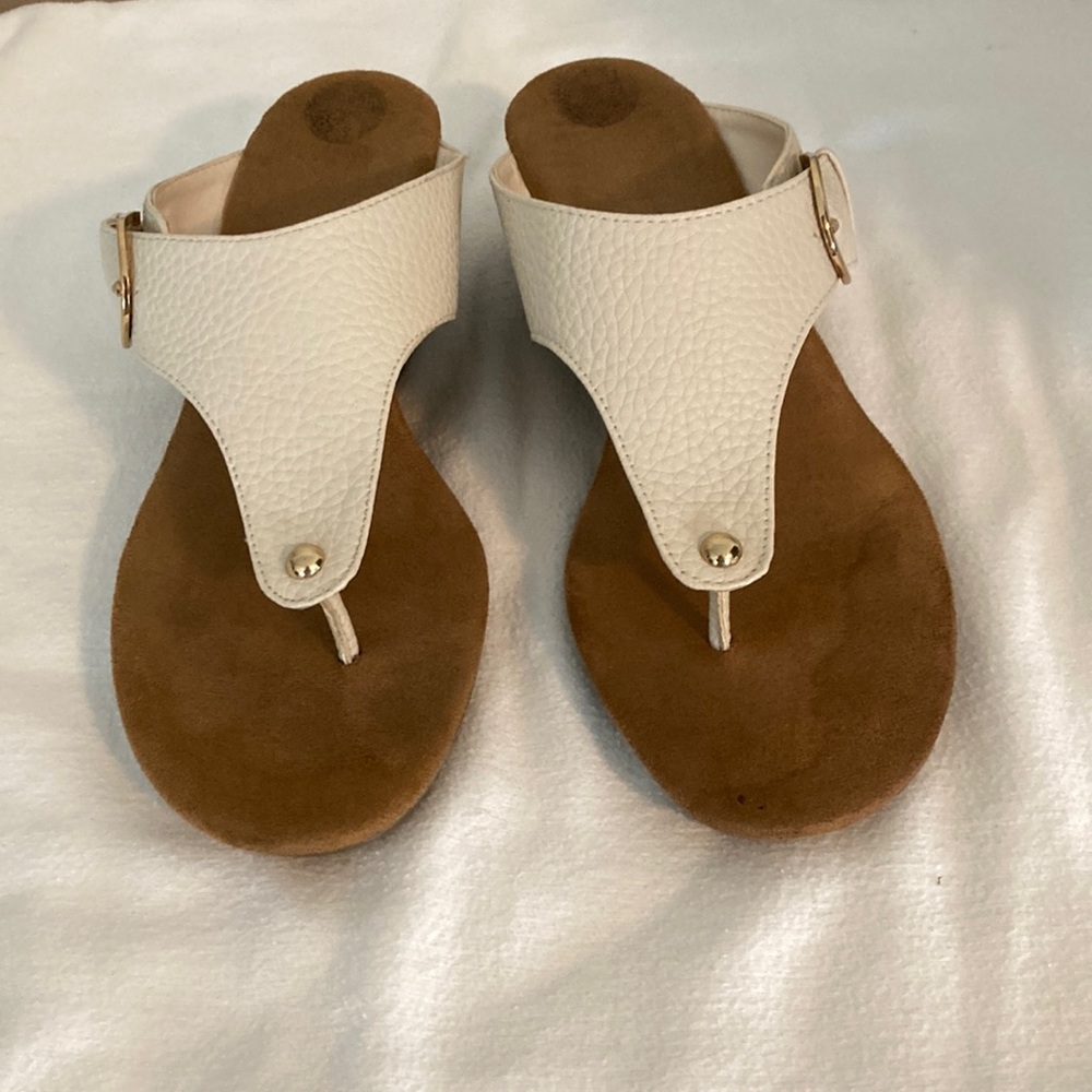 Aerosoles Sandals Size 8.5 Tan in good used condition
